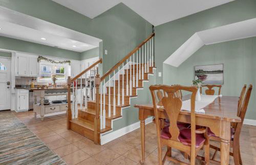 Lakefront Getaway with Dock Pool Sunset Games - Foto 18