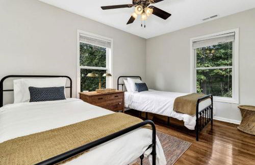 Spacious Mountain Retreat with Bonus Game Room Near Asheville, Barnardsville, NC - Foto 59