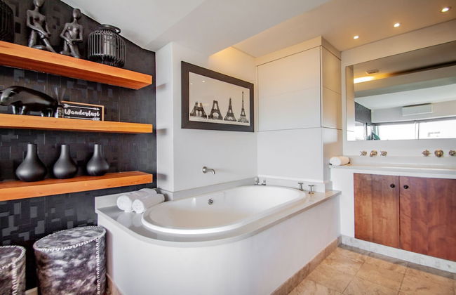 Clifton YOLO Spaces – Clifton Beachfront Executive - Photo 21