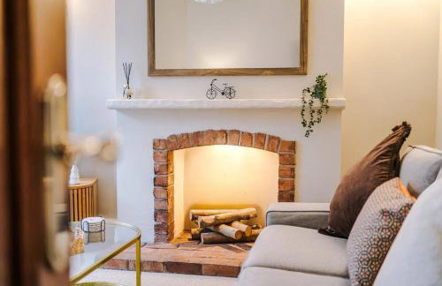 Cosy 3-Bed, Sleeps 5, Free Parking, Long and Short Stays - Photo 16