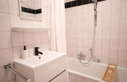 Modern und Gemütlich, Ferienwohnung mit Balkon und Netflix in Leimen WeHome Komfort - Foto 2