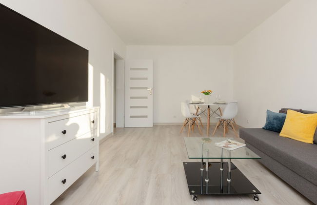 Kopcińskiego Apartment Warsaw by Renters - Photo 37