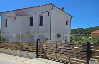 Olive Tree's House - Photo 26