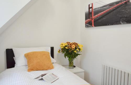 Coombe Wood Coach House - Foto 17