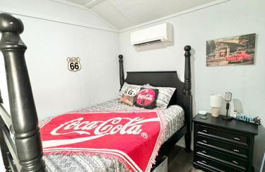 Route 66 Pop Stop-Minutes to Main St - Foto 13