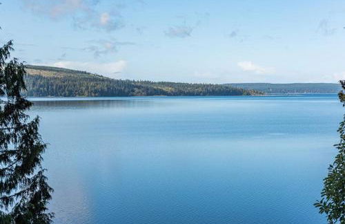 Waterfront Retreat with Fireplace, Hot Tub & Sauna - Foto 22