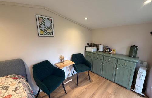 Tiny home OR Chalet - with toilet & shower room in separate outbuilding - Foto 2