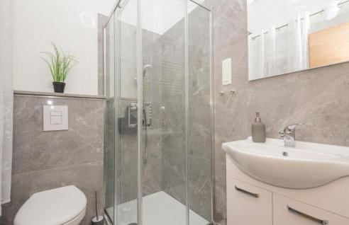 6 Bedroom Awesome Home In Prolozac - Foto 31