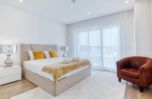 Vita Portucale ! Chic Luxe Villa with Saltwater Pool - Foto 37