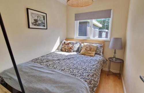 170 Broadside Holiday Chalet near Broads & Beaches - Photo 4