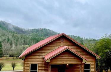 Charming cabin with an Amazing view! - pet and motorcycle friendly! 2 Bedroom Cabin by RedAwning - Foto 22