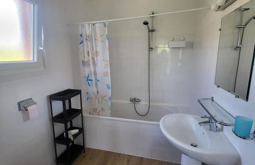 2025 Reno 2-Bed Escape w pool Min to GolfCources - Foto 20