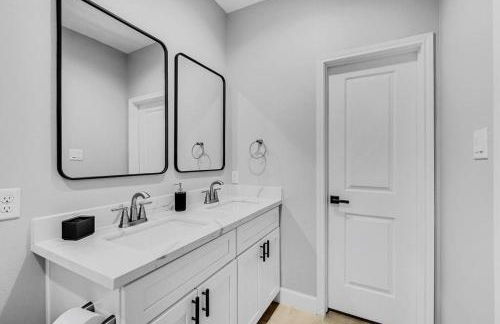 Sleeps 7 Newly Built 10 min from All major attractions - Foto 17