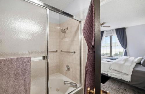 Holiday Island Escape w/ Panoramic Lake Views - Foto 18