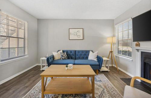 Coastal Hues - Pool, Gym & Free Parking! - Photo 5