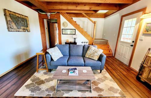 Blacktail Cabin Hideaway with hot tub - Foto 11