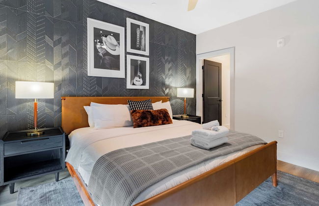 Astra Modern Midtown Retreat With Pool, Gym, & Steps to Dining & Broadway - Foto 4