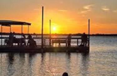 Centrally-Located 1BR Suite with Resort Pool View - Foto 16