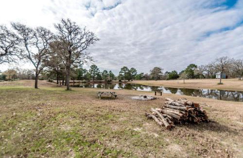 Cozy Rustic Cabin Rental on Private Ranch for Weekend Getaway from Austin - Photo 20