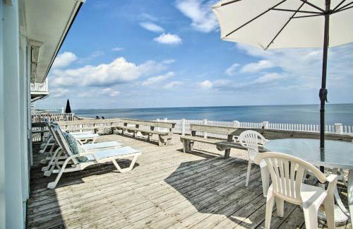 2 Decks and Beach Access Oceanfront Getaway! - Foto 2