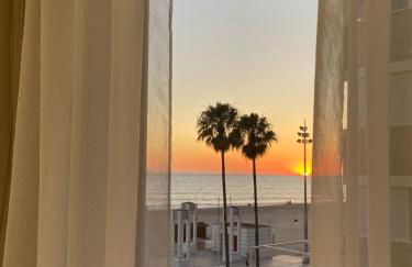 Apartamento reformado con vistas al mar - Photo 2