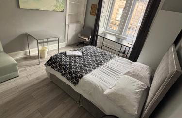 Grange Lone entire apartment with two double beds - Foto 4