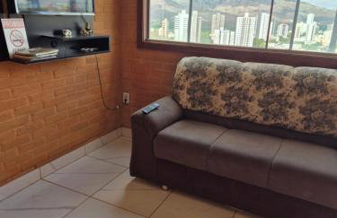 Flat com 2 quartos 2 banh AR e uma vista espetacular na área central de GV com cozinha completa-Bom p grupos ou familias ou empresas - Foto 5