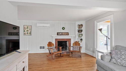 Charming Kennebunk Cape - Walk to Dock Square! - Foto 3