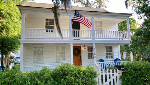Sea Glass Cottage on Duke - Three Bedrooms Downtown Beaufort - Photo 2