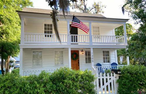 Sea Glass Cottage on Duke - Three Bedrooms Downtown Beaufort - Photo 2