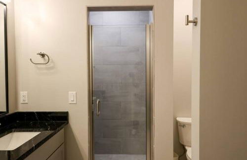 Luxurious Midtown Retreat with Elevator Access - Foto 28