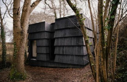 Bather's Cabin - Photo 1