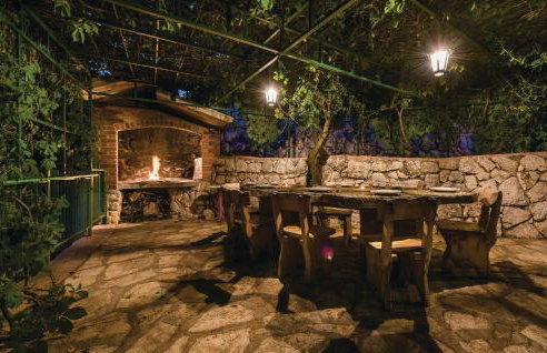 Awesome Home In Mirlovic Polje - Foto 8