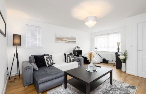 Spacious 3 Bedroom House In Canterbury with Garden and Driveway - Sleeps 7 - Photo 8