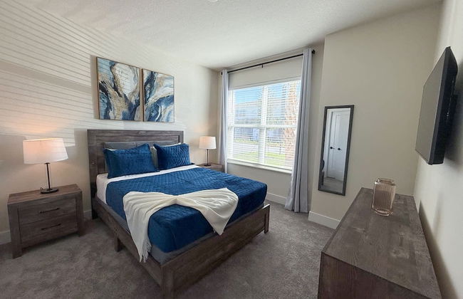 Modern 4BR Family Home With Private Pool - Photo 5