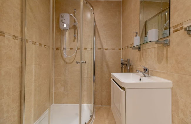 Stunning 1-bed Apartment in Gateshead - Photo 25