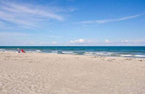 Oceanfront Beach Cottage - Pool, Yard, Private Beach Access, Sleeps 12 - Foto 7