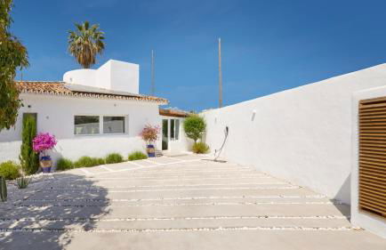 VACATION MARBELLA I Villa Moss, Golf-front, Swimming-pool, Minutes from the Marina and the Beach - Photo 58