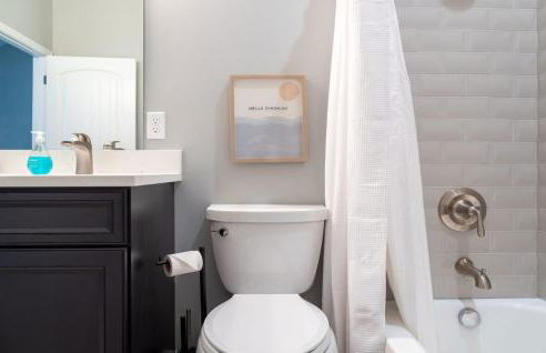 Lovely Modern 3BR-3BA Grove Home ABODEbucks - Photo 31