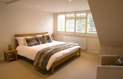 Lovely, spacious home with huge rear garden - Foto 10