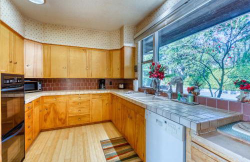 The Bridge and Balcony - Photo 13