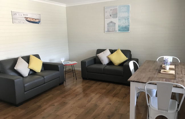 Shark Bay Seafront Apartments - Photo 22