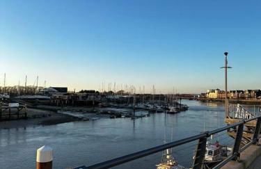 Riverside Seaside Apartment - Foto 14