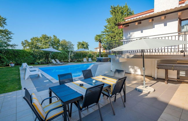 Scenic Villa With Private Garden - Foto 28