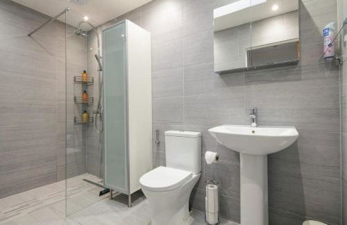 Spacious 3 Bedroom Home with PS5 and Pool Table Near O2 Arena Canary Wharf and Elizabeth Line to Central London - Foto 25