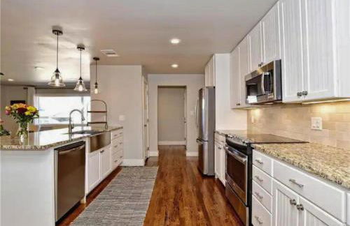 Private Pool & Hot Tub! Charming Hill Country Home Minutes to Wineries/Shops! - Foto 7