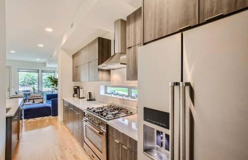 Upscale Townhome w/ Stunning Rooftop Views - Foto 6