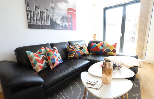 O2 Mailbox Central Premier Apartment - Photo 15