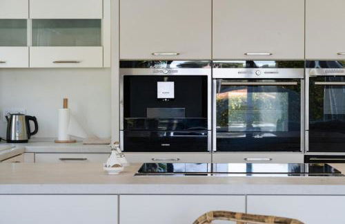 Villa Madrugada, beachside villa in Costabella - Photo 7