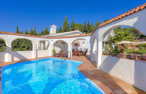 Private Heated Pool, Jacuzzi & 1225m2 garden in Villa Cipreses - Photo 26